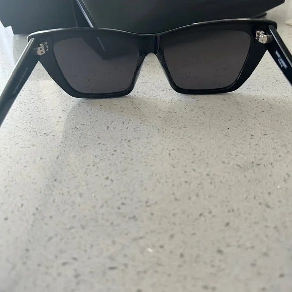 Black Cat-Eye Sunglasses - Picture 3 of 6